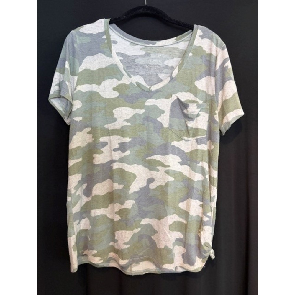 Women's Camoflauge SO Favorite V-Neck T Shirt Size M